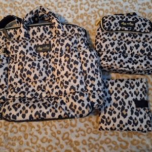 Itzy ritzy leopard convertible diaper bag set